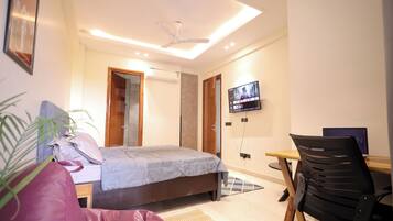 Laptop workspace, iron/ironing board, free WiFi