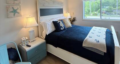 SLEEPS 5 WITH FULL KITCHEN & STEPS TO THE BEACH!!