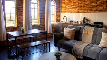 Classic Cottage, Mountain View | Living area