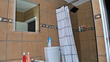 Basic Cottage, Patio | Bathroom | Free toiletries, towels