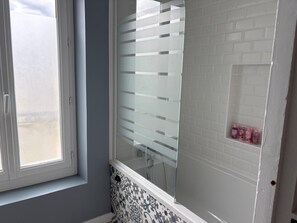 Douche, sèche-cheveux