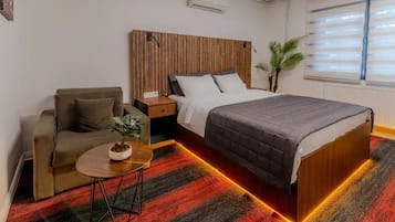 Sistema de insonorización, tabla de planchar con plancha y wifi gratis
