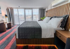 Quartos à prova de som, ferros/tábuas de passar roupa, Wi-Fi de cortesia