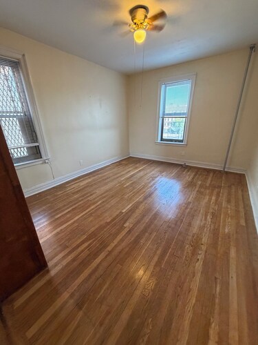 Stylish Bronx apt near Allerton Ave: perfect for groups & 30+ day stays.