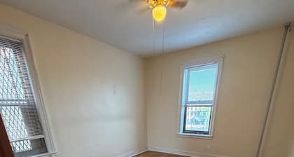 Stylish Bronx apt near Allerton Ave: perfect for groups & 30+ day stays.