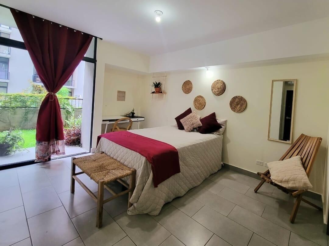 2 habitaciones, escritorio, tabla de planchar con plancha y wifi gratis 