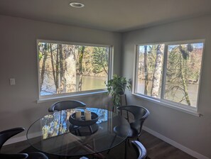 Dining - Puyallup River Retreat (Puyallup)