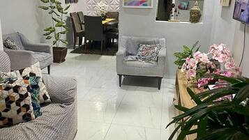 Basic Chalet | Living area