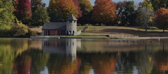 3-bedroom outdoor enthusiasts steps away from Backbone State Park.