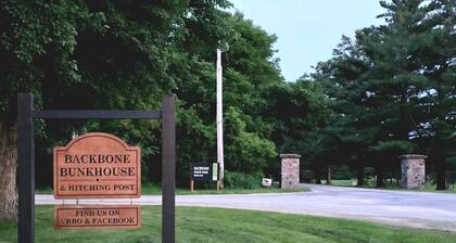 3-bedroom outdoor enthusiasts steps away from Backbone State Park.