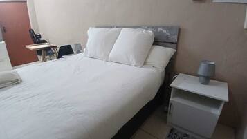1 bedroom, iron/ironing board, internet