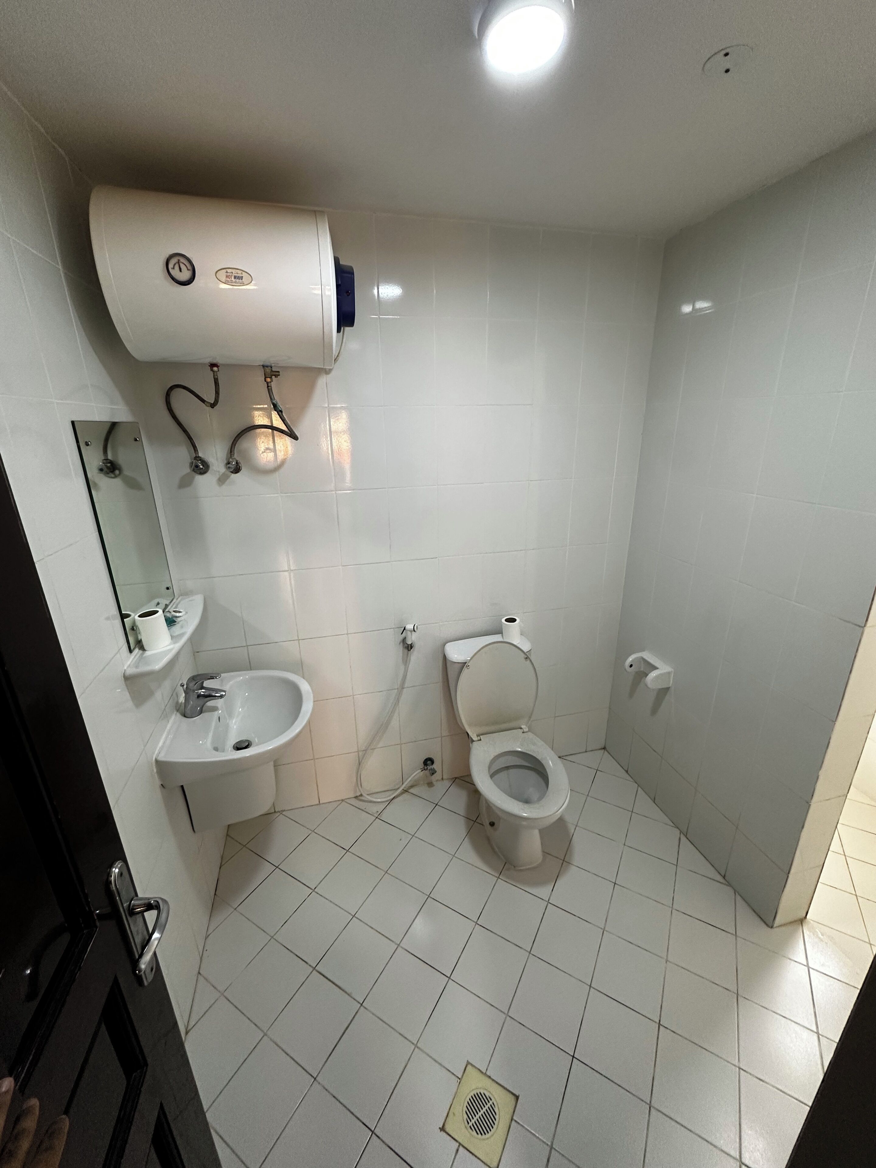 Eenvoudige kamer, 1 twee- of 2 eenpersoonsbedden | Badkamer | Pantoffels