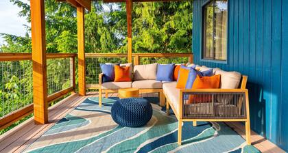 Luxury Treehouse Retreat | Hot Tub + Bay Views