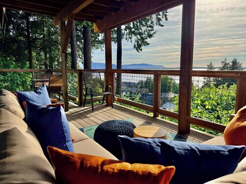 Luxury Bay Retreat | Hot Tub + Views