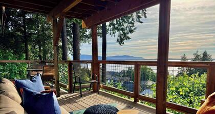 Luxury Bay Retreat | Hot Tub + Views