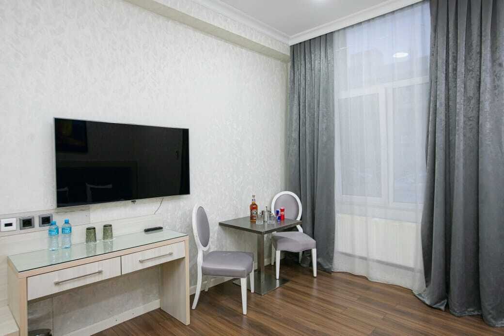 Classic Double or Twin Room, City View | Interior