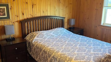 2 bedrooms, WiFi (free), bed sheets