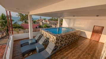 Habitación Deluxe doble, balcón, vistas al mar | Piscina