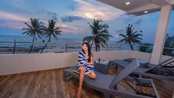 Deluxe-Doppelzimmer, Balkon, Meerblick | Terrasse/Patio