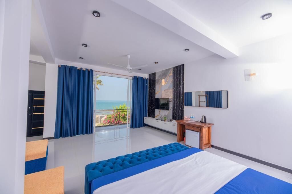 Habitación Deluxe doble, balcón, vistas al mar | Espacio para trabajar con un portátil y wifi gratis