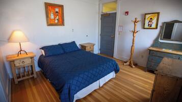 Basic Room, 1 Queen Bed