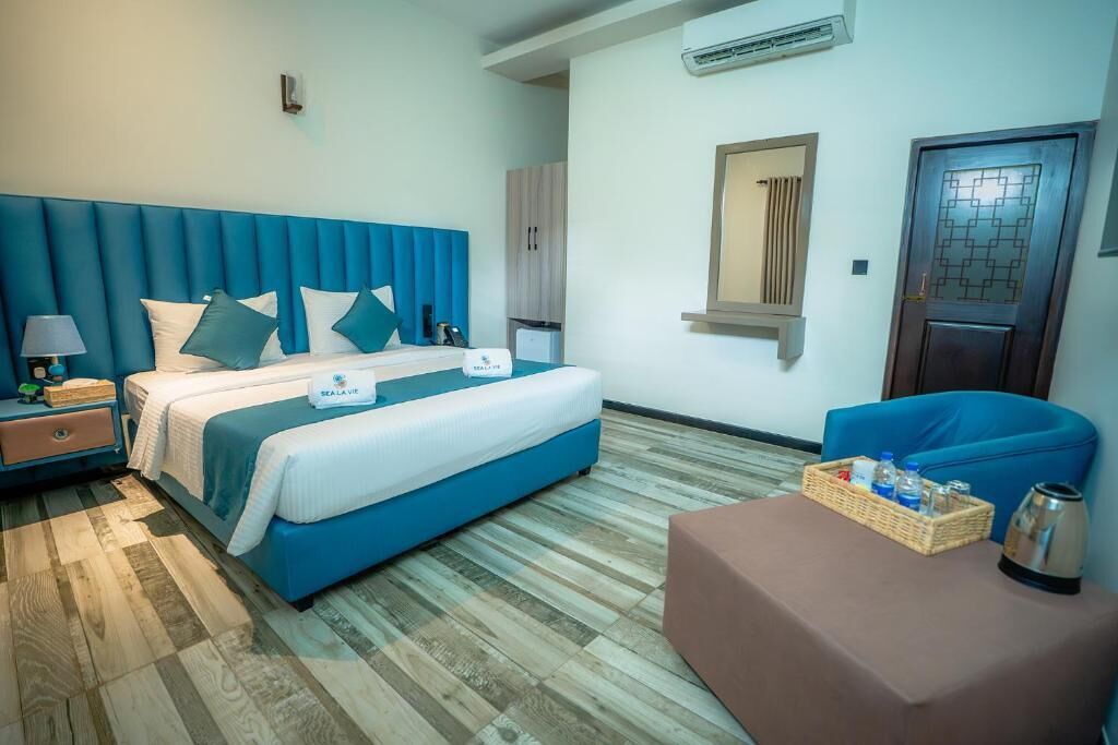 Habitación de lujo doble, balcón, vistas al mar | Espacio para trabajar con un portátil y wifi gratis