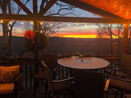 Gorgeous 4-bedroom cottage with AC in charming Fayetteville