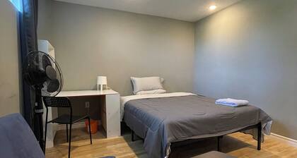 Basement Queen Bedroom-E(Private Room,Shared Bathroom)