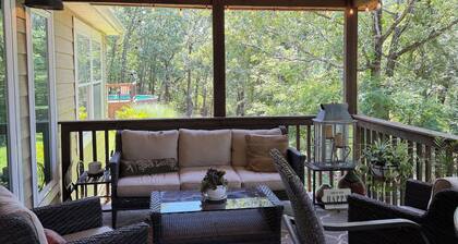 4-bed Fay/WF 17 acrs ,above grnd pool, hot tub 10 min to U of A, Dickson, WAC