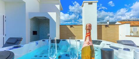 Outdoor spa tub