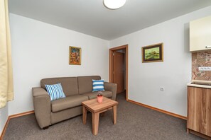 Comfort-Apartment, Balkon, eingeschränkter Seeblick | Wohnbereich
