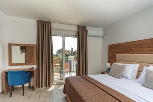 Comfort Apartment, Balcony, Partial Lake View | WiFi (free)