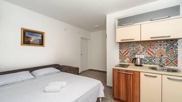 Comfort-Apartment, Balkon, eingeschränkter Seeblick | Kostenloses WLAN