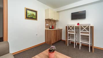 Appartement Confort, balcon, vue partielle sur le lac | Intérieur