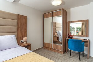 Comfort Apartment, Balcony, Partial Lake View | WiFi (free)