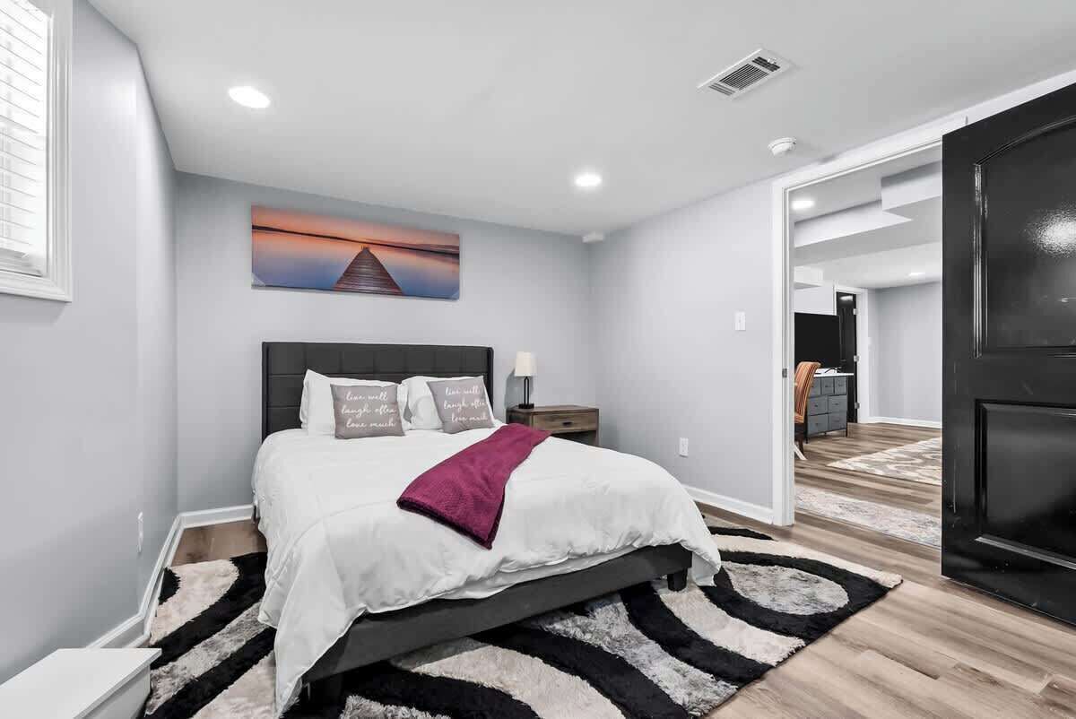 3 bedrooms, iron/ironing board, WiFi, bed sheets