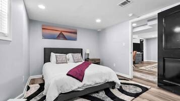 3 bedrooms, iron/ironing board, WiFi, bed sheets