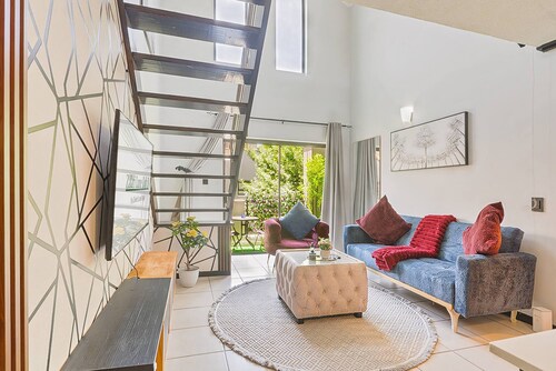 Zalari Luxe Loft B, Nature 1-bed Loft, Paulshof