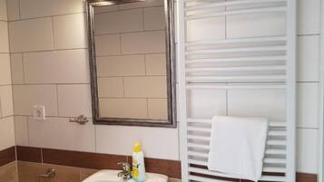 Habitación con 2 camas individuales | Baño
