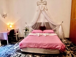 Iron/ironing board, WiFi, bed sheets - Vrbo Property (Firenze)