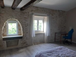 3 chambres, fer et planche à repasser, Wi-Fi, literie fournie