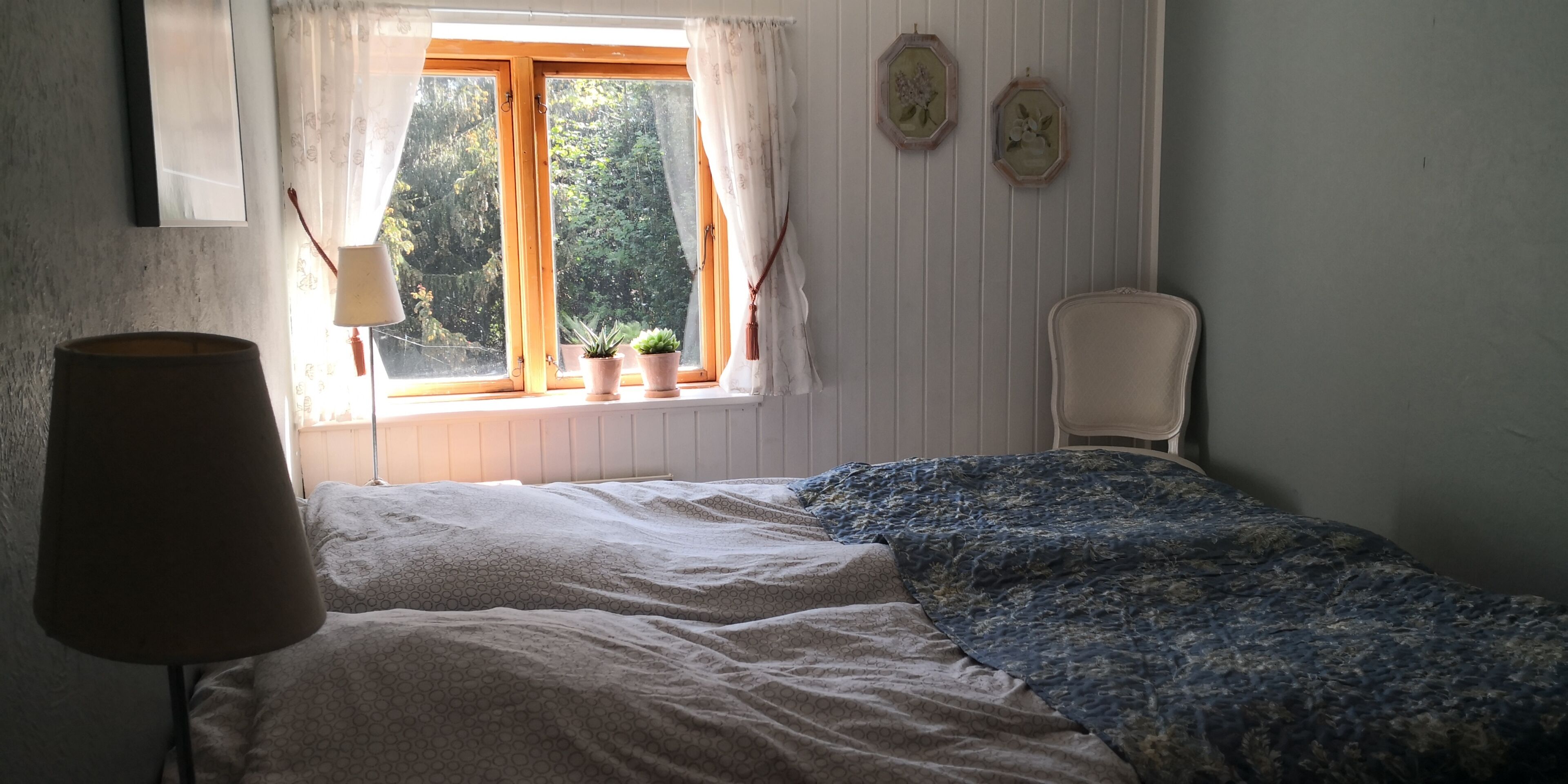 3 makuuhuonetta, silitysrauta/-lauta, ilmainen Wi-Fi, vuodevaatteet