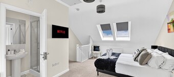Charming House • Sleeps 6 • Driveway Parking • Garden • Work Desk • Fast Wifi • Yoko Property