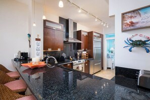 Coffee/tea maker, fridge, microwave, oven - Mariners Club Penthouse Unit 335, VRNR Luxury Collection- VRBO Preferred Partner (Key Largo)