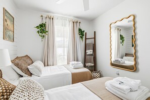 3 bedrooms, desk, iron/ironing board, free WiFi - Designer Sarasota Retreat w/ Karaoke Lounge 30+ Nights Only (Sarasota)