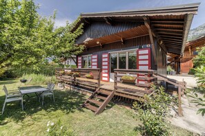 Outdoor dining - Vrbo Property (Passy)