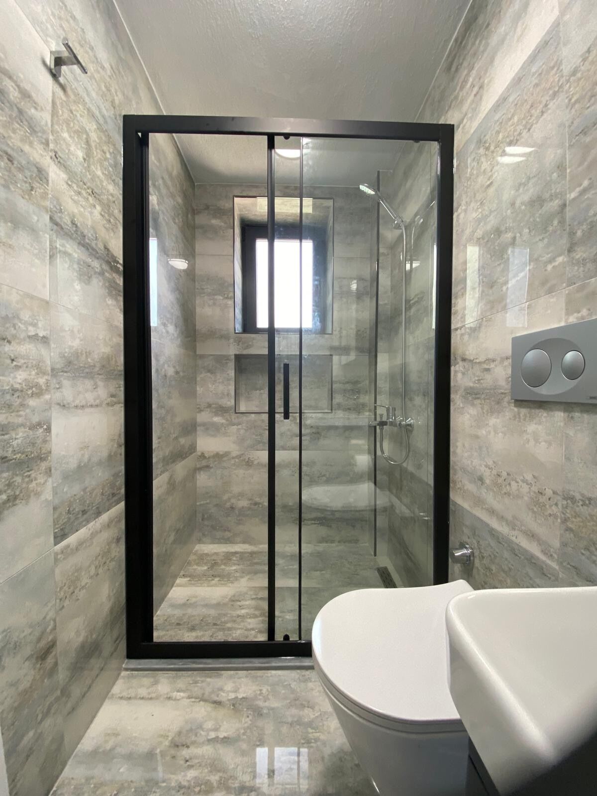Shower, jetted tub, hair dryer, towels