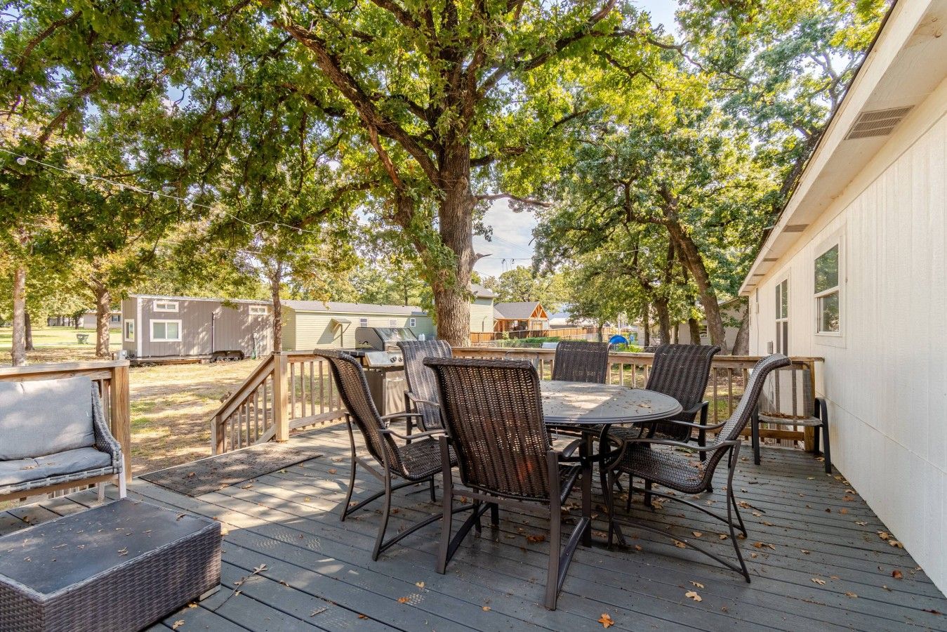 05-outdoor-deck-dining