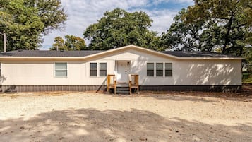 02-exterior-front