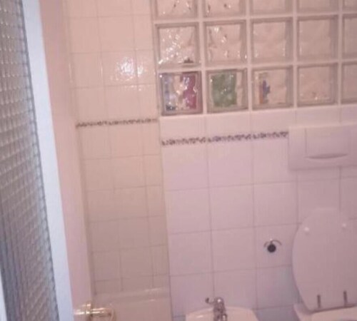 Single room in shared apartment. Immersed 400 meters from the center at two.